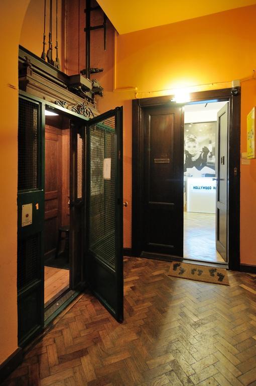 Hollywood Hostel Краків Екстер'єр фото