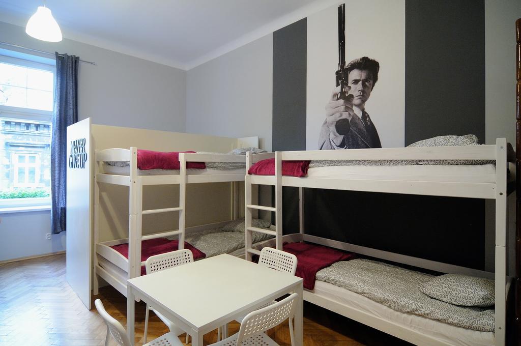 Hollywood Hostel Краків Екстер'єр фото