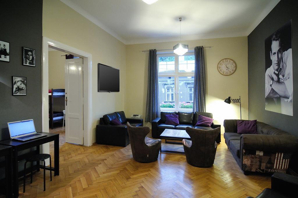 Hollywood Hostel Краків Екстер'єр фото